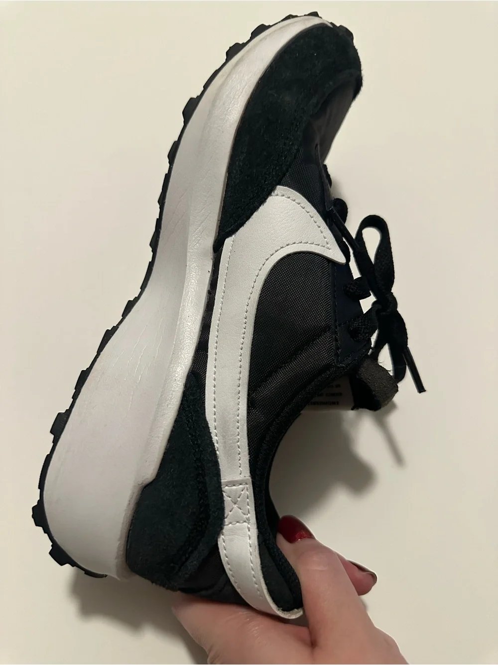 Nike Men’s Black & White Waffle Debut Sneakers Sz 7